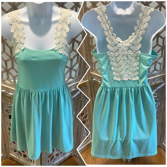 dina be Dresses & Skirts - Francesca's Collections Loxley Crochet Trim Dress "Dina Be" in Mint Green size M